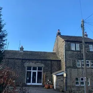 Spacious, Sunny Double Bedroom In Quirky Cottage, Near Holmfirth